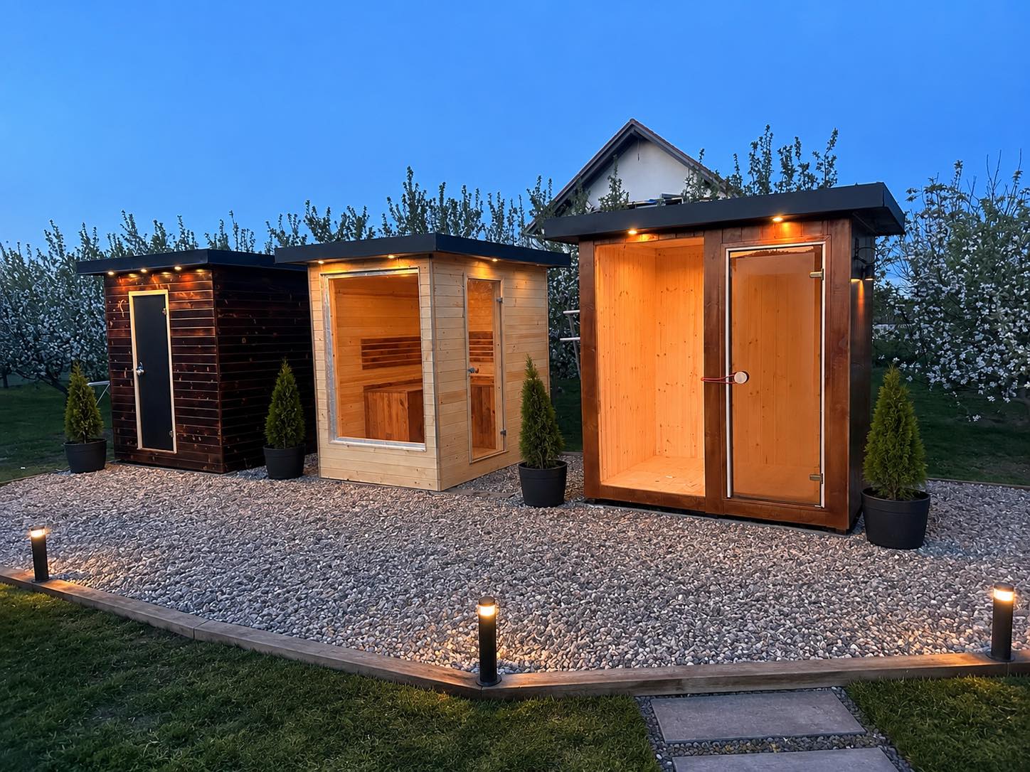Saună exterior cu iluminare ambientală